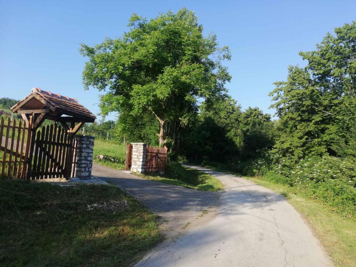 Vila Vikendica I Vajat Vrbica Kalesija Exteriér fotografie